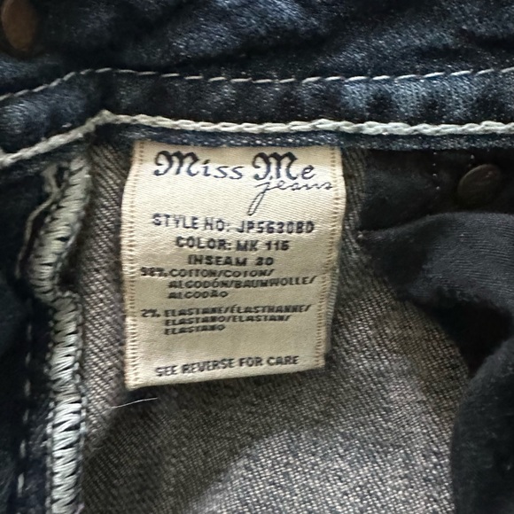 Women's vintage Y2K Miss Me Bootcut Jeans
Cute distressed sequin design - Picture 3 of 12